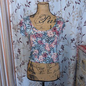 About a girl, Floral crop top. Size: M